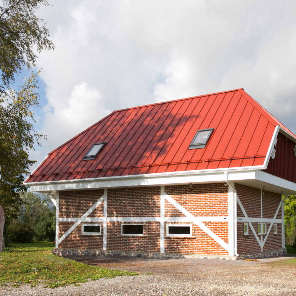Nool Projekt OÜ - Ehitus ja projekteerimine- Viljandimaa Gustav Jonsoni mälestusmärgi juures olev maja